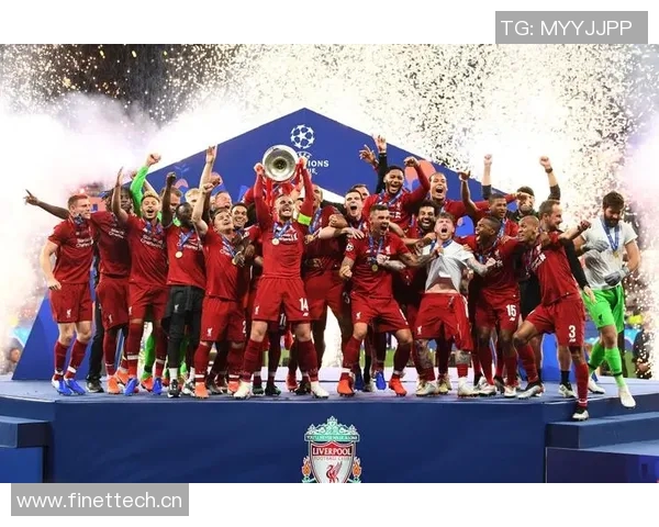 欧冠颁奖录像回顾：奖杯交接、MVP颁发与荣耀瞬间