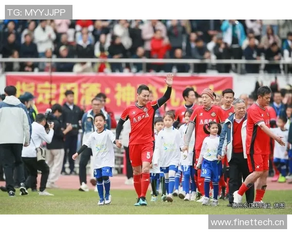 深圳足球队选拔赛表现分析：经验与战术的结合与提升